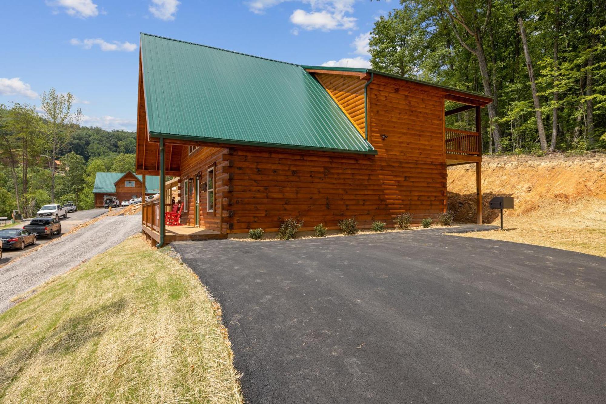 The 3 Bears Is A Newly Built 3 Bedroom Cabin Only 3 Minutes From The Parkway! Pigeon Forge Bagian luar foto