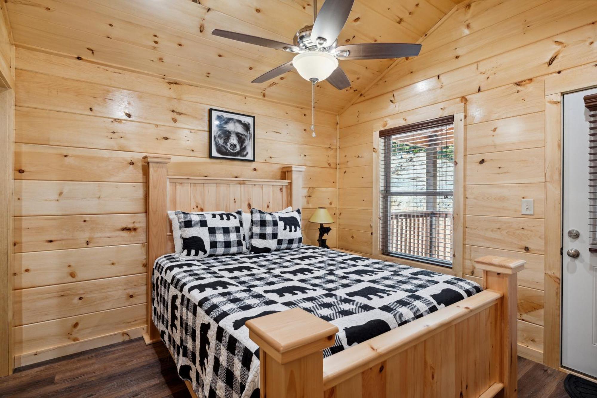 The 3 Bears Is A Newly Built 3 Bedroom Cabin Only 3 Minutes From The Parkway! Pigeon Forge Bagian luar foto
