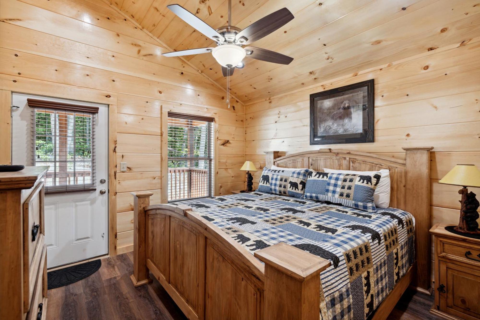 The 3 Bears Is A Newly Built 3 Bedroom Cabin Only 3 Minutes From The Parkway! Pigeon Forge Bagian luar foto