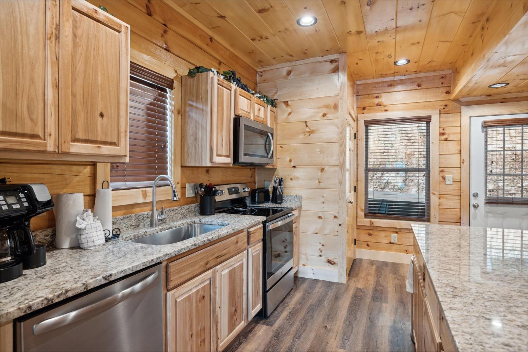 The 3 Bears Is A Newly Built 3 Bedroom Cabin Only 3 Minutes From The Parkway! Pigeon Forge Bagian luar foto